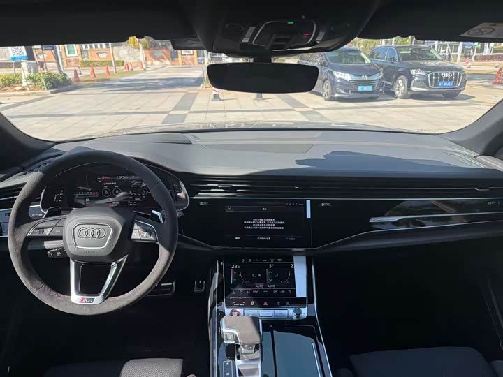 Фото 6 - Audi RS Q8