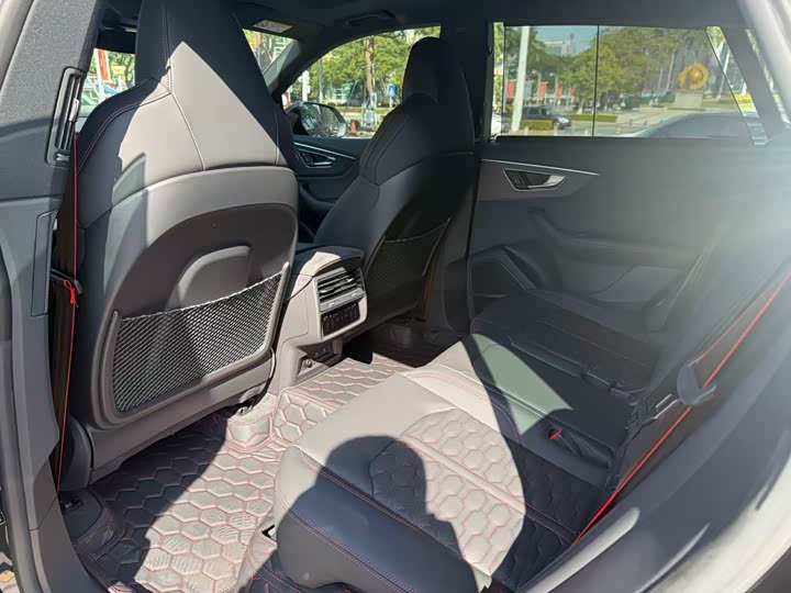 Фото 8 - Audi RS Q8