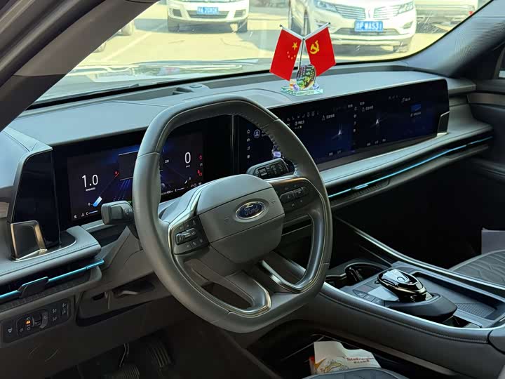 Фото 11 - Ford Edge