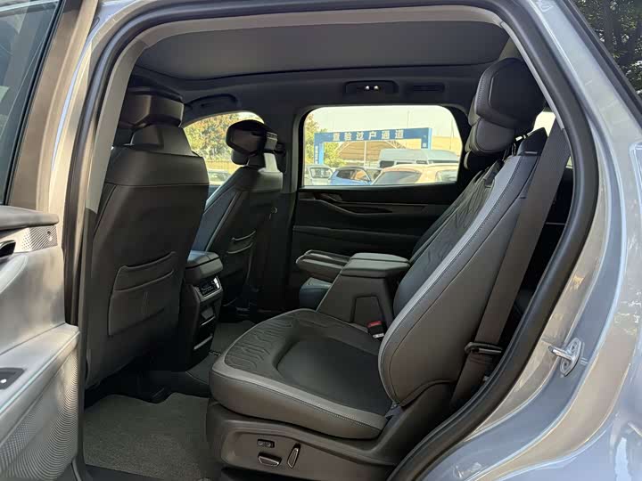 Фото 9 - Ford Edge