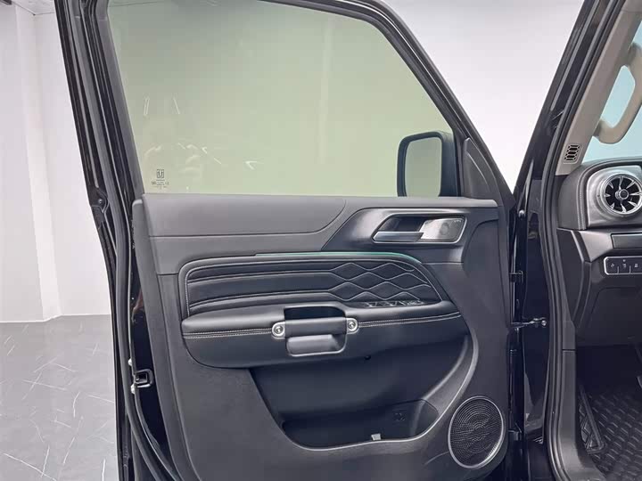 Фото 12 - Tank 300