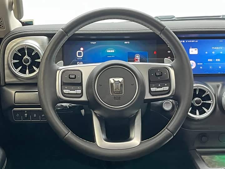 Фото 20 - Tank 300