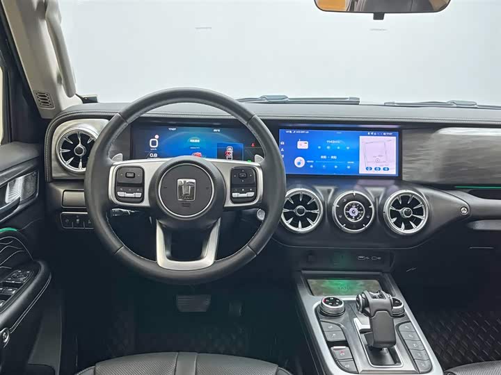 Фото 21 - Tank 300