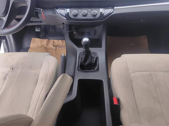 Фото 16 - Dongfeng Forthing Lingzhi M5