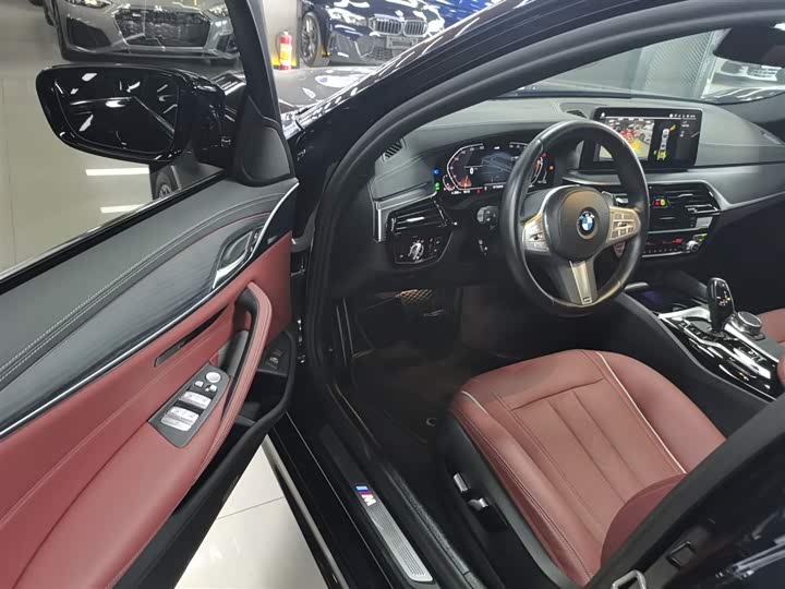 Фото 16 - BMW 5 Series