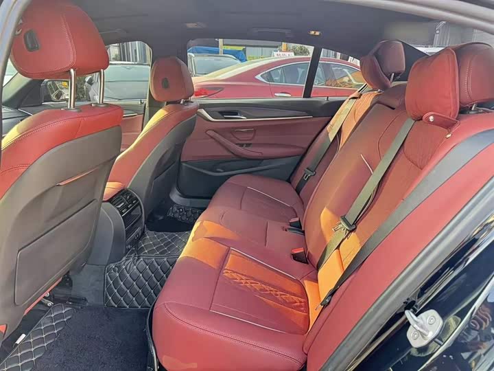 Фото 17 - BMW 5 Series