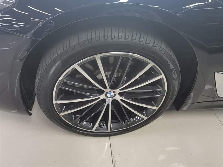 Фото 23 - BMW 5 Series