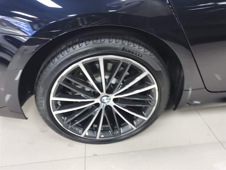 Фото 26 - BMW 5 Series