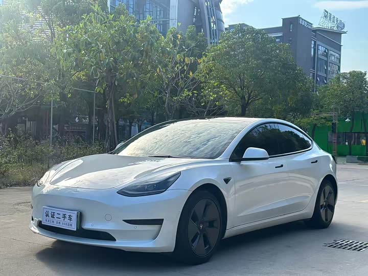 Фото 1 - Tesla Model 3