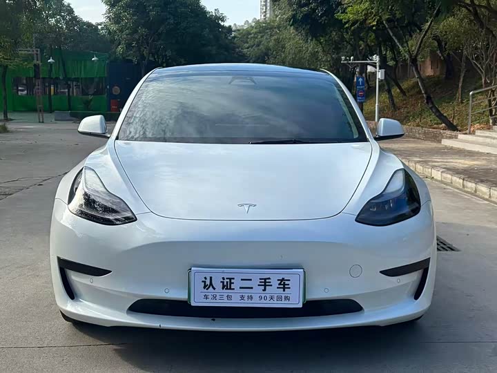 Фото 2 - Tesla Model 3