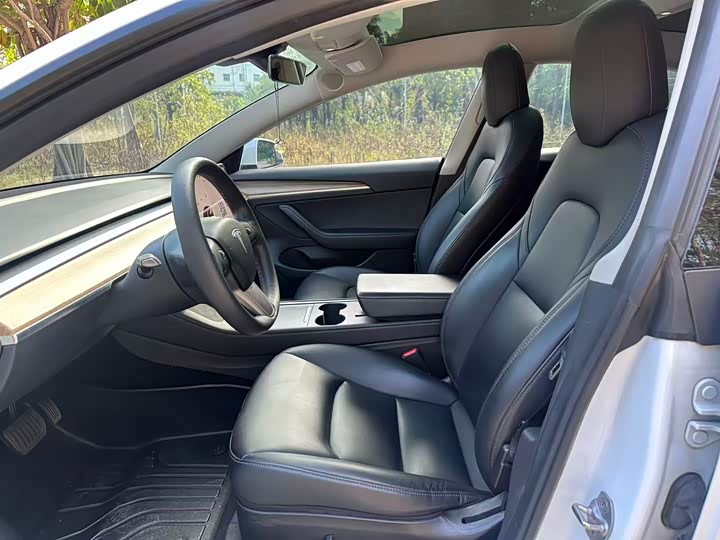 Фото 4 - Tesla Model 3