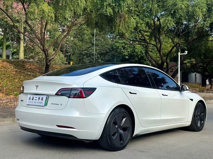 Фото 9 - Tesla Model 3