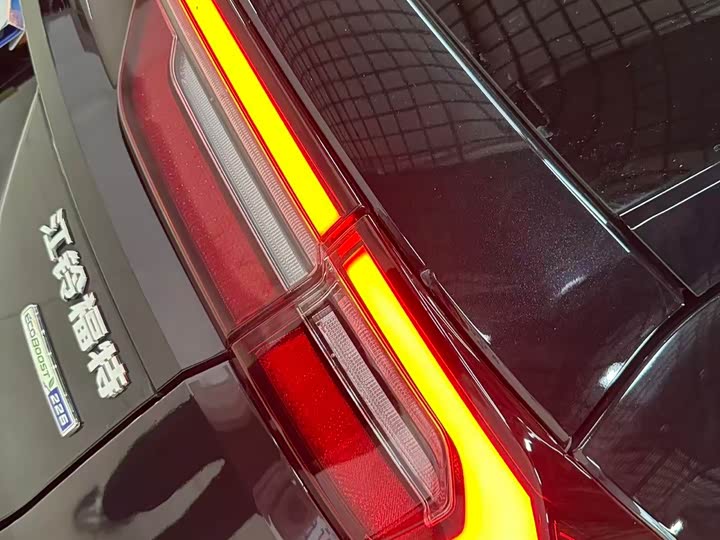 Фото 13 - Ford Equator