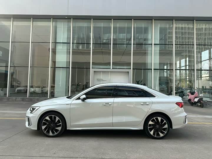 Фото 2 - Audi A3