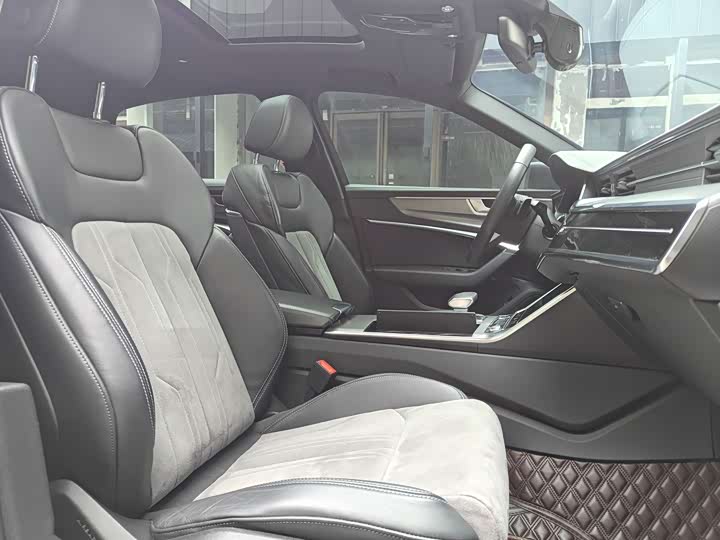 Фото 12 - Audi A6L