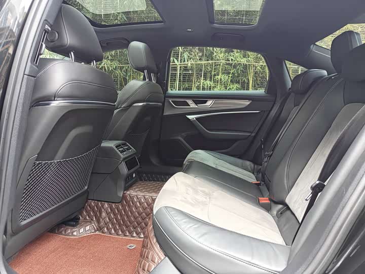 Фото 13 - Audi A6L