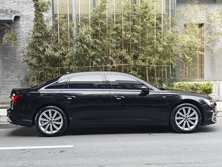 Фото 4 - Audi A6L