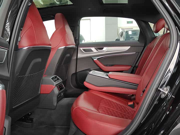 Фото 4 - Audi A6L