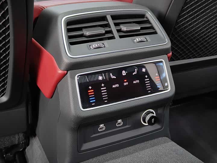 Фото 8 - Audi A6L