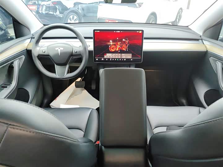 Фото 10 - Tesla Model Y