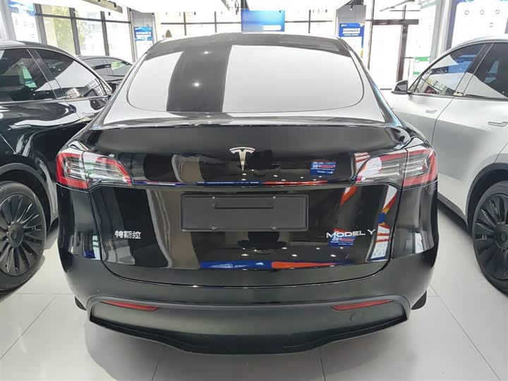 Фото 6 - Tesla Model Y