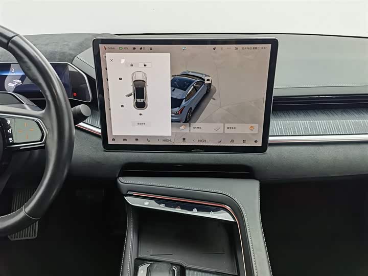 Фото 12 - Zeekr 001