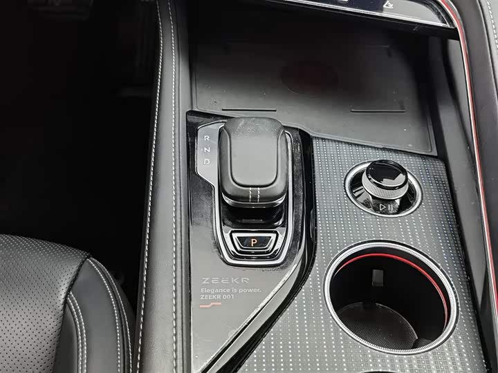 Фото 13 - Zeekr 001