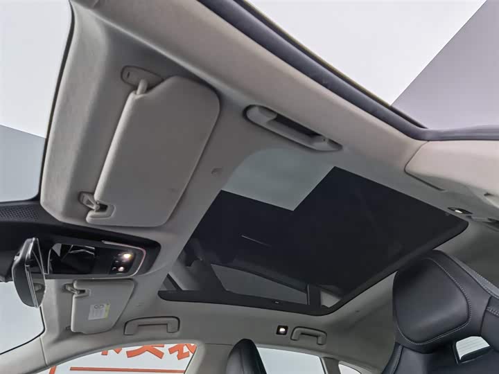 Фото 14 - Zeekr 001