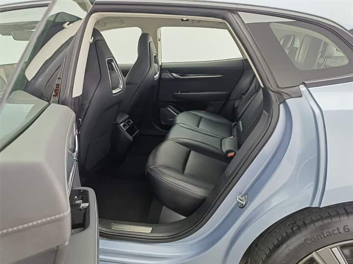 Фото 15 - Zeekr 001