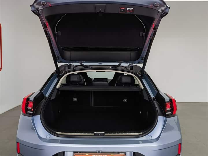 Фото 16 - Zeekr 001