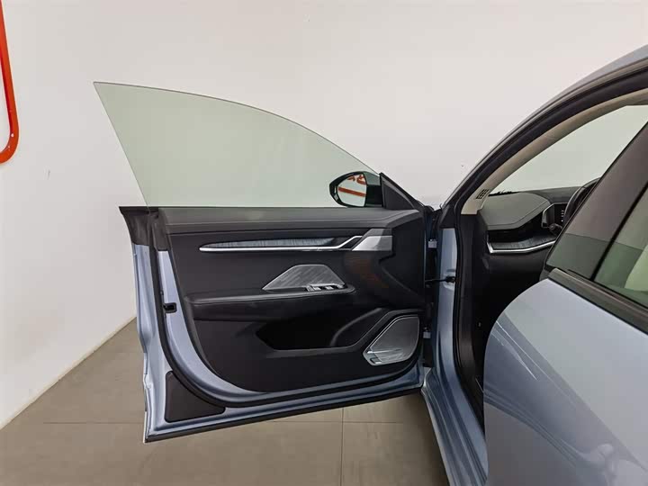 Фото 8 - Zeekr 001