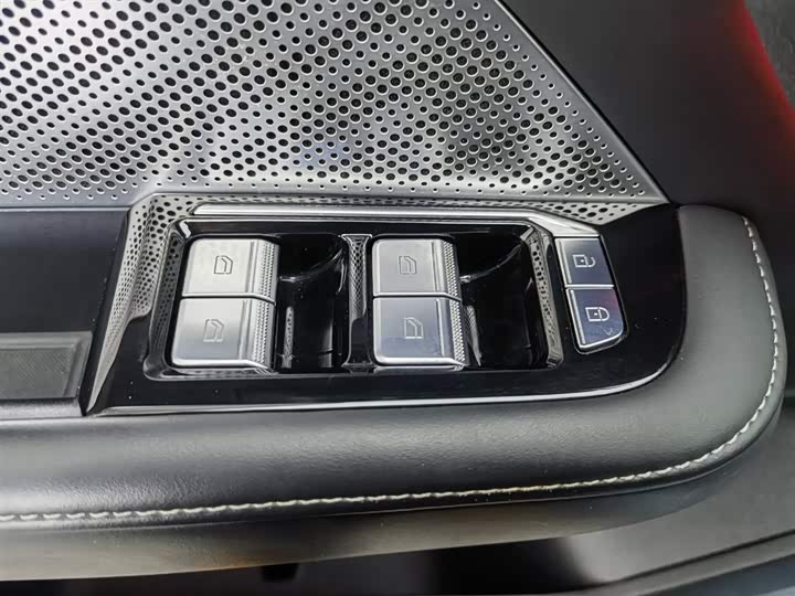 Фото 9 - Zeekr 001