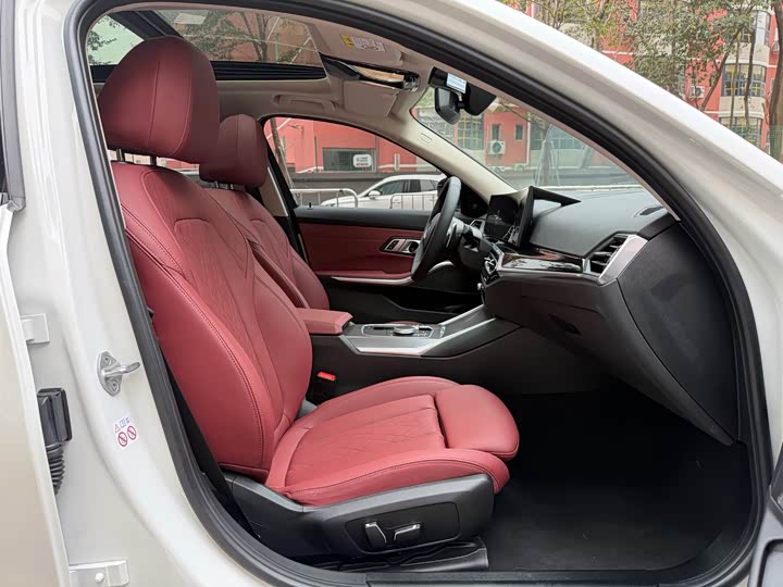 Фото 17 - BMW 3 Series