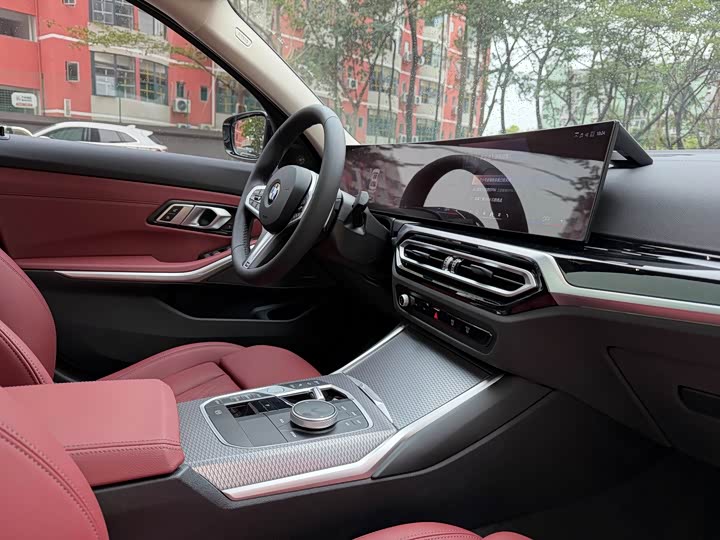 Фото 18 - BMW 3 Series