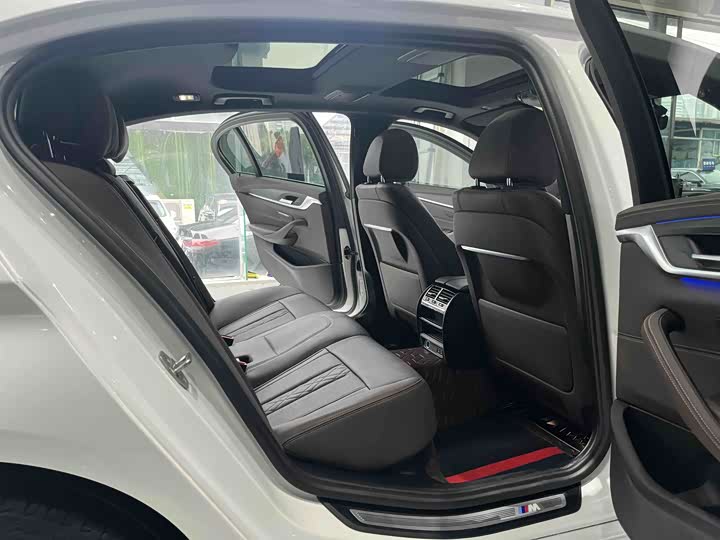 Фото 11 - BMW 5 Series