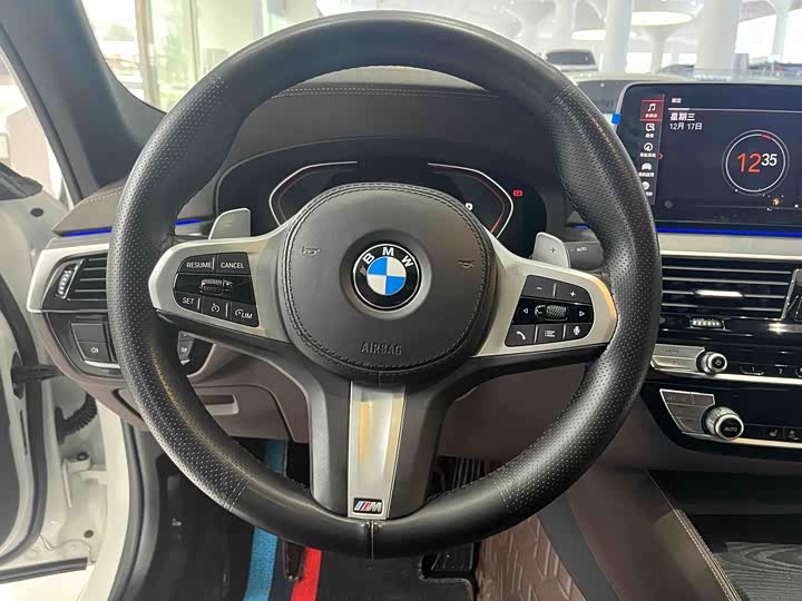 Фото 18 - BMW 5 Series