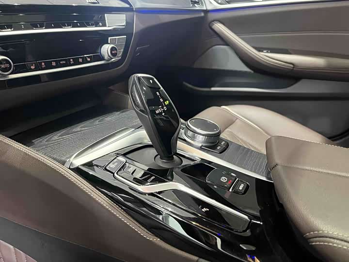 Фото 19 - BMW 5 Series