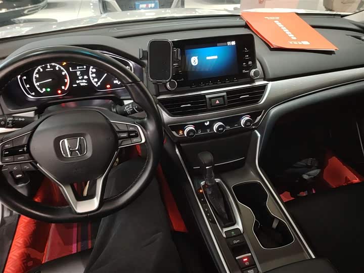 Фото 13 - Honda Accord