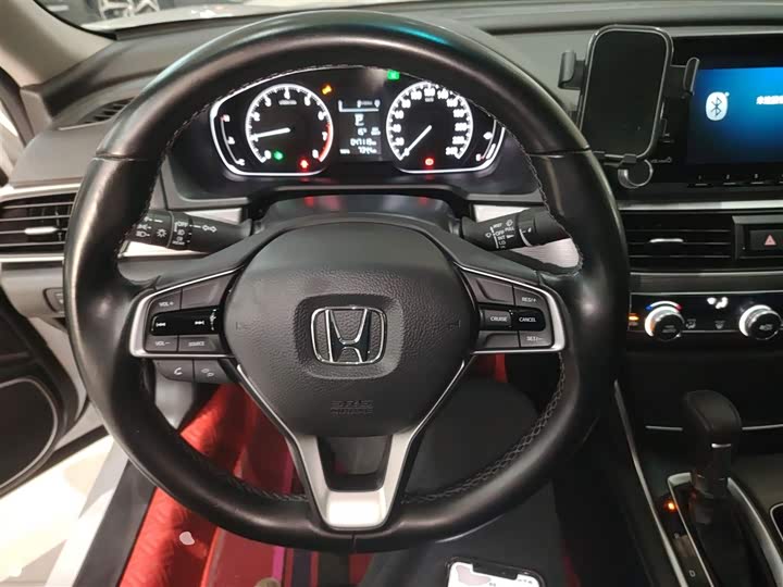 Фото 14 - Honda Accord