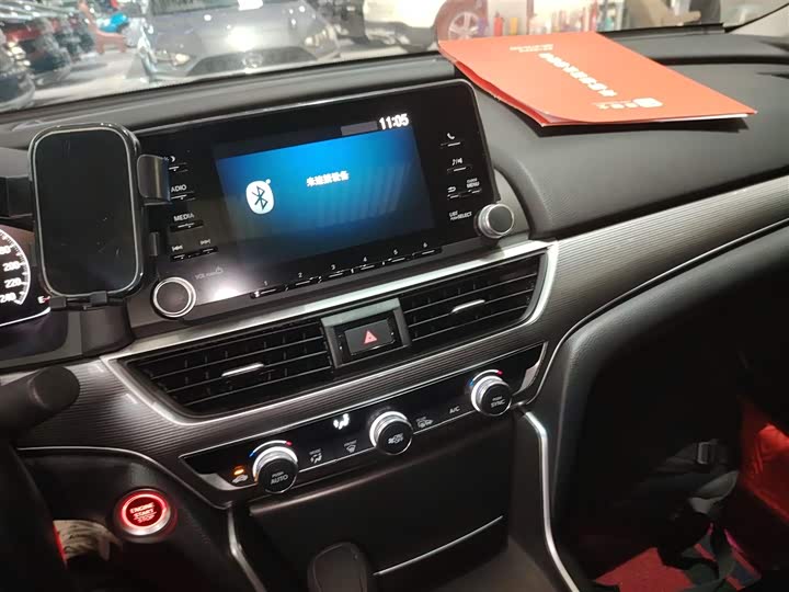 Фото 16 - Honda Accord