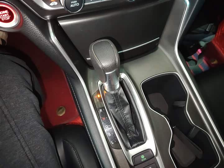 Фото 17 - Honda Accord