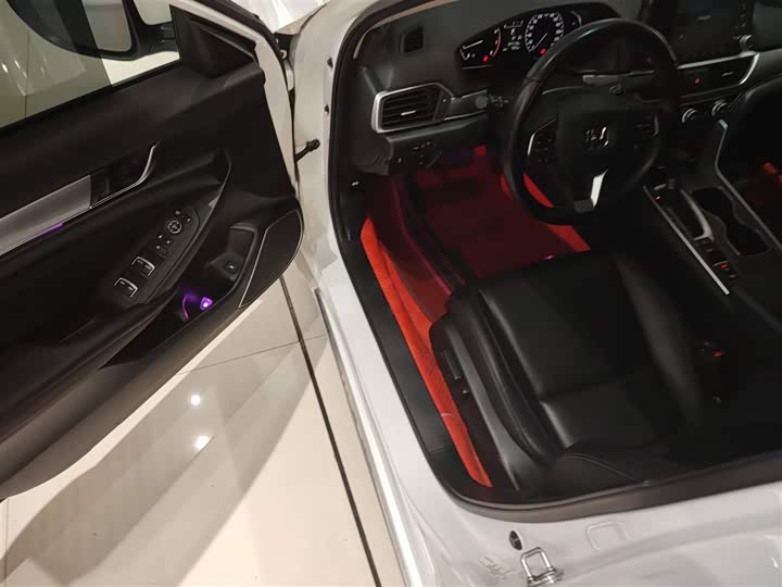 Фото 19 - Honda Accord