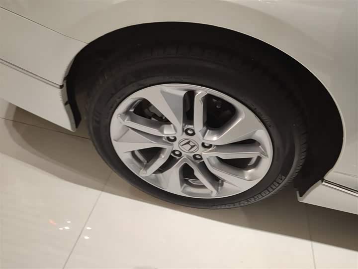 Фото 24 - Honda Accord