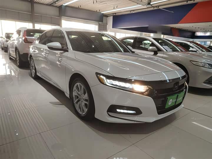 Фото 4 - Honda Accord