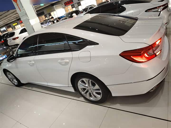 Фото 6 - Honda Accord