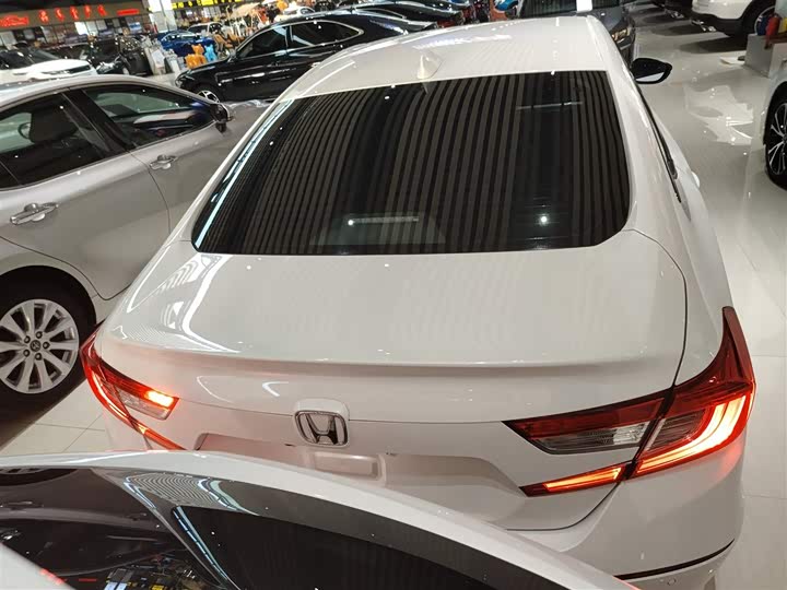 Фото 8 - Honda Accord