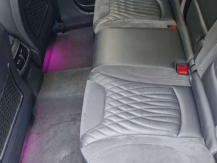 Фото 12 - Hongqi HS5