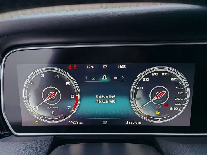 Фото 13 - Hongqi HS5