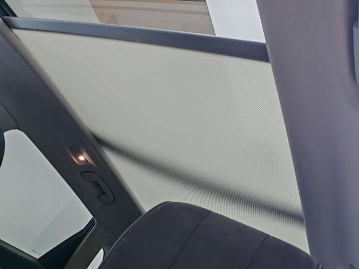 Фото 14 - Hongqi HS5