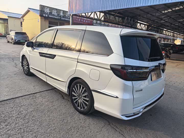 Фото 6 - Honda Elysion